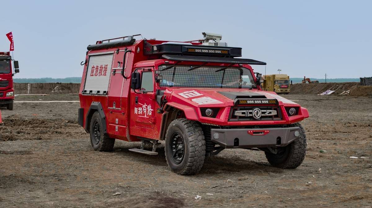 東風(fēng)猛士通訊指揮車 高效應(yīng)急保障的移動(dòng)指揮樞紐